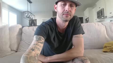 lovehatlovers online show from December 19, 8:23 pm