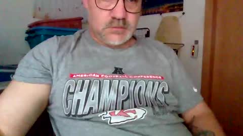 lover010983 online show from February 10, 9:58 am