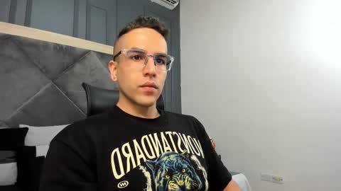 luca_morettii online show from October 31, 12:41 pm