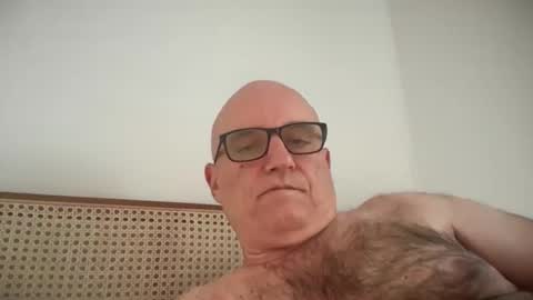 Snapshot of lucas10004 chatting on October 27, 2:58 am lucas10004 online show from October 27, 2:58 am