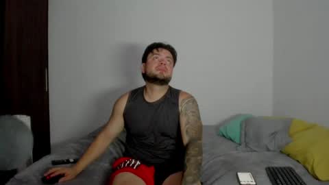 lucas_estrada1 online show from April 7, 5:18 am