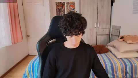 lucas_xo online show from June 1, 9:48 pm