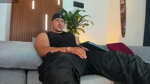 LUCA SANTOS online show from November 11, 1:32 am