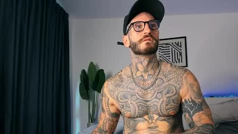lucasexclusive online show from May 19, 5:24 am