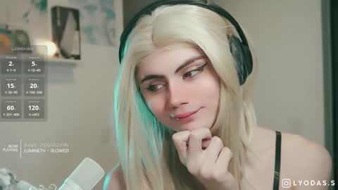 Snapshot of lyodass chatting on October 7, 11:42 pm Lyodass online show from October 7, 11:42 pm