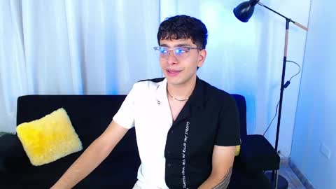 Max online show from April 18, 8:42 pm