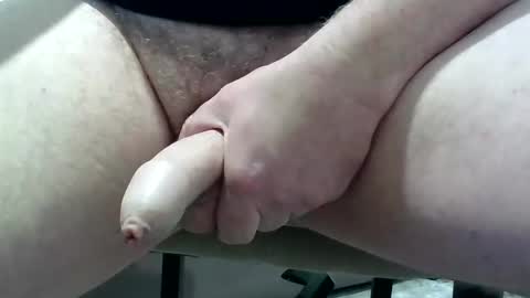 Snapshot of maccy6 chatting on February 27, 1:49 pm London76 online show from February 27, 1:49 pm