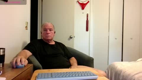 mackdocc001 online show from April 28, 2:11 pm