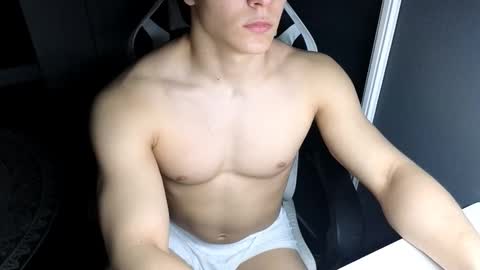 Sexyboymadison online show from February 22, 10:44 pm