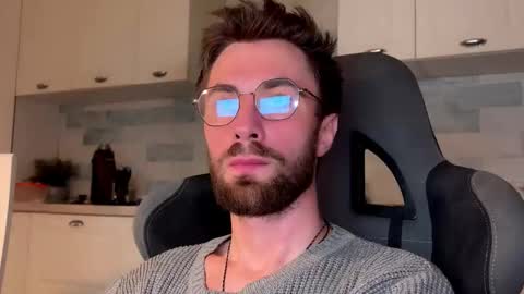 Manussa and Edward online show from February 1, 7:51 am