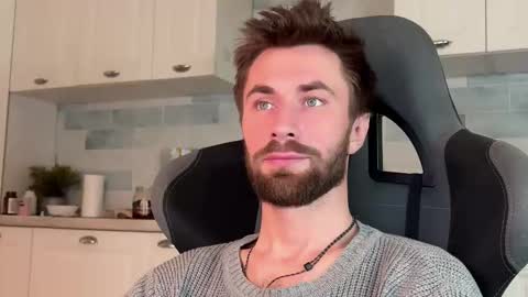 Manussa and Edward online show from February 8, 6:41 am