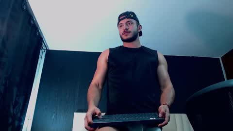 marcus_lafourt online show from December 9, 11:30 pm