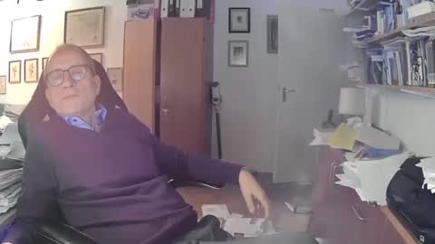 Snapshot of marginalie chatting on January 1, 4:29 pm marginalie online show from January 1, 4:29 pm