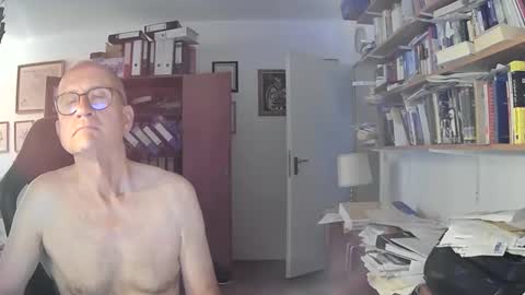 Snapshot of marginalie chatting on September 20, 6:02 am marginalie online show from September 20, 6:02 am