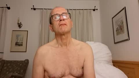 Snapshot of marginalie chatting on October 18, 8:03 pm marginalie online show from October 18, 8:03 pm