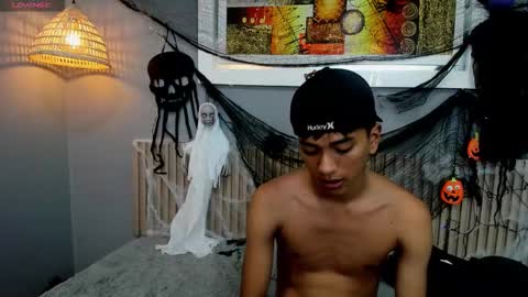 Snapshot of markbowie chatting on October 21, 3:59 pm markbowie online show from October 21, 3:59 pm