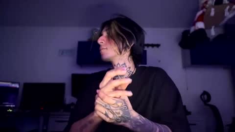   online show from December 13, 6:53 am