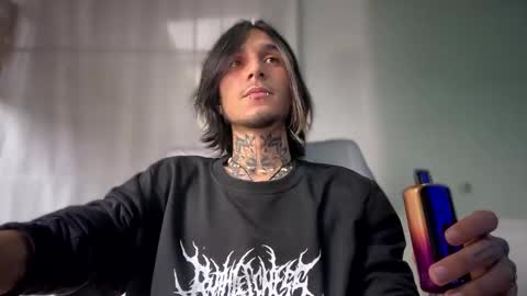   online show from March 3, 8:39 pm