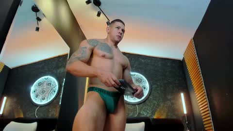 massimowalton2 online show from January 16, 4:07 am