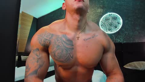 massimowalton2 online show from January 10, 2:35 am