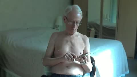 Snapshot of master_bates000 chatting on October 2, 12:09 pm master bates000 online show from October 2, 12:09 pm