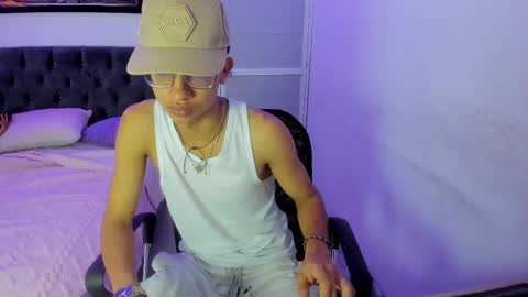 master_boy28 online show from February 17, 6:53 am