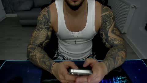 Snapshot of masterkingmuscle chatting on January 8, 9:23 pm masterkingmuscle online show from January 8, 9:23 pm