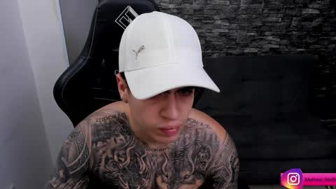 Mathew Independent model online show from December 19, 10:28 pm