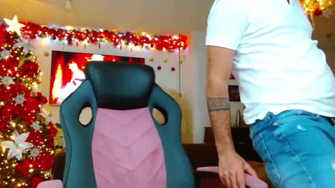 mathewhot3 online show from November 11, 4:50 am