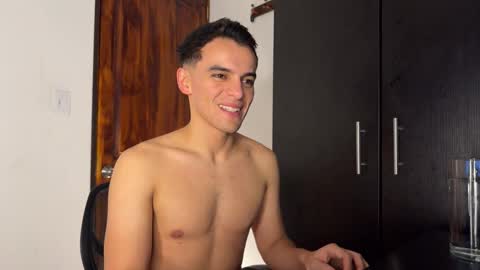 Snapshot of max_lancaster chatting on December 27, 1:43 am Max Lancaster online show from December 27, 1:43 am