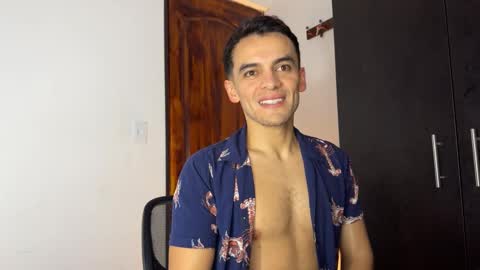 Snapshot of max_lancaster chatting on December 30, 11:38 pm Max Lancaster online show from December 30, 11:38 pm