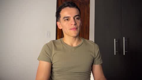 Snapshot of max_lancaster chatting on January 25, 8:53 pm Max Lancaster online show from January 25, 8:53 pm