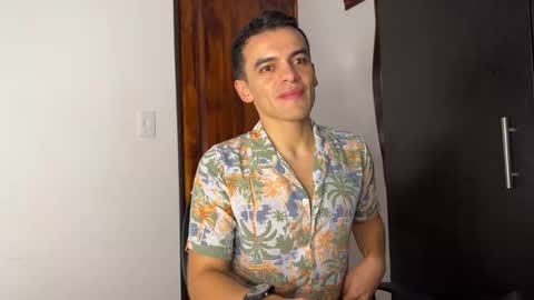 Snapshot of max_lancaster chatting on December 7, 2:09 am Max Lancaster online show from December 7, 2:09 am