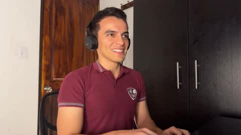 Snapshot of max_lancaster chatting on December 22, 1:55 am Max Lancaster online show from December 22, 1:55 am