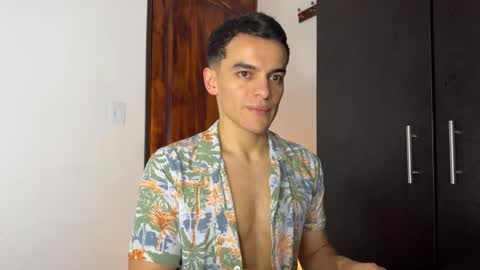 Snapshot of max_lancaster chatting on December 31, 10:23 pm Max Lancaster online show from December 31, 10:23 pm