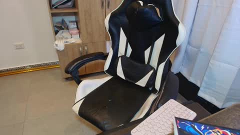 max_love25 online show from March 9, 4:06 am