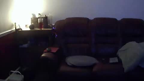 MAX online show from April 11, 10:57 pm