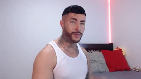 Independent Model online show from November 23, 4:56 am