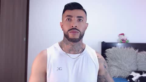 Independent Model online show from December 3, 4:51 am