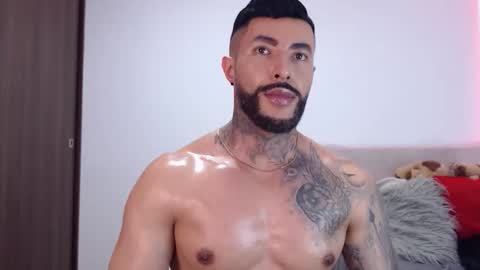 Independent Model online show from November 20, 4:12 am