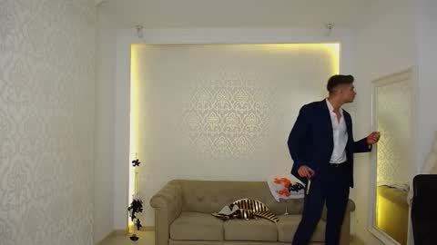 MaxKaiden online show from October 30, 6:15 am