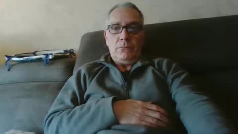 Snapshot of maxou569 chatting on March 10, 6:38 am maxou569 online show from March 10, 6:38 am