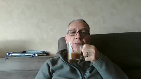 Snapshot of maxou569 chatting on March 9, 8:18 am maxou569 online show from March 9, 8:18 am