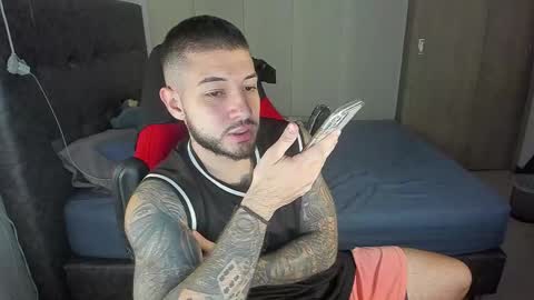 Snapshot of maxvibe_ chatting on October 19, 11:30 pm maxvibe_ online show from October 19, 11:30 pm