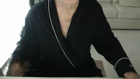 Snapshot of mbeastie chatting on January 21, 7:17 pm Beastie online show from January 21, 7:17 pm