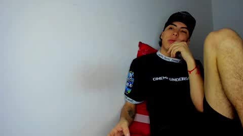 mcloviin_ online show from February 21, 12:44 am