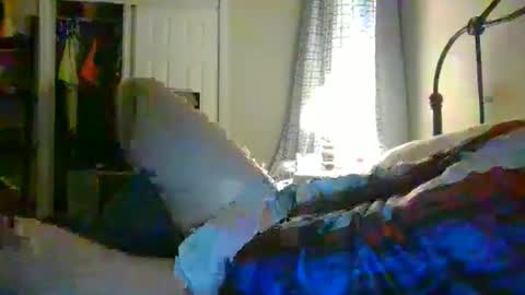 Snapshot of medic243 chatting on December 3, 2:12 am Medicineman online show from December 3, 2:12 am