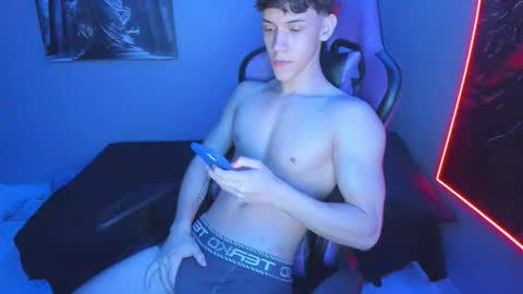 Snapshot of michael_twink18 chatting on October 21, 5:32 am Michael online show from October 21, 5:32 am