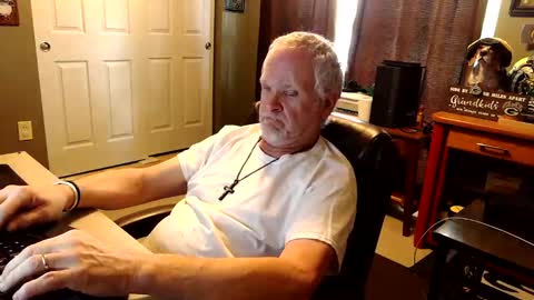 Snapshot of midwestdad09 chatting on October 21, 6:44 pm midwestdad09 online show from October 21, 6:44 pm