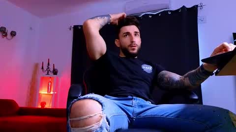 MightyAaron online show from November 20, 7:29 am